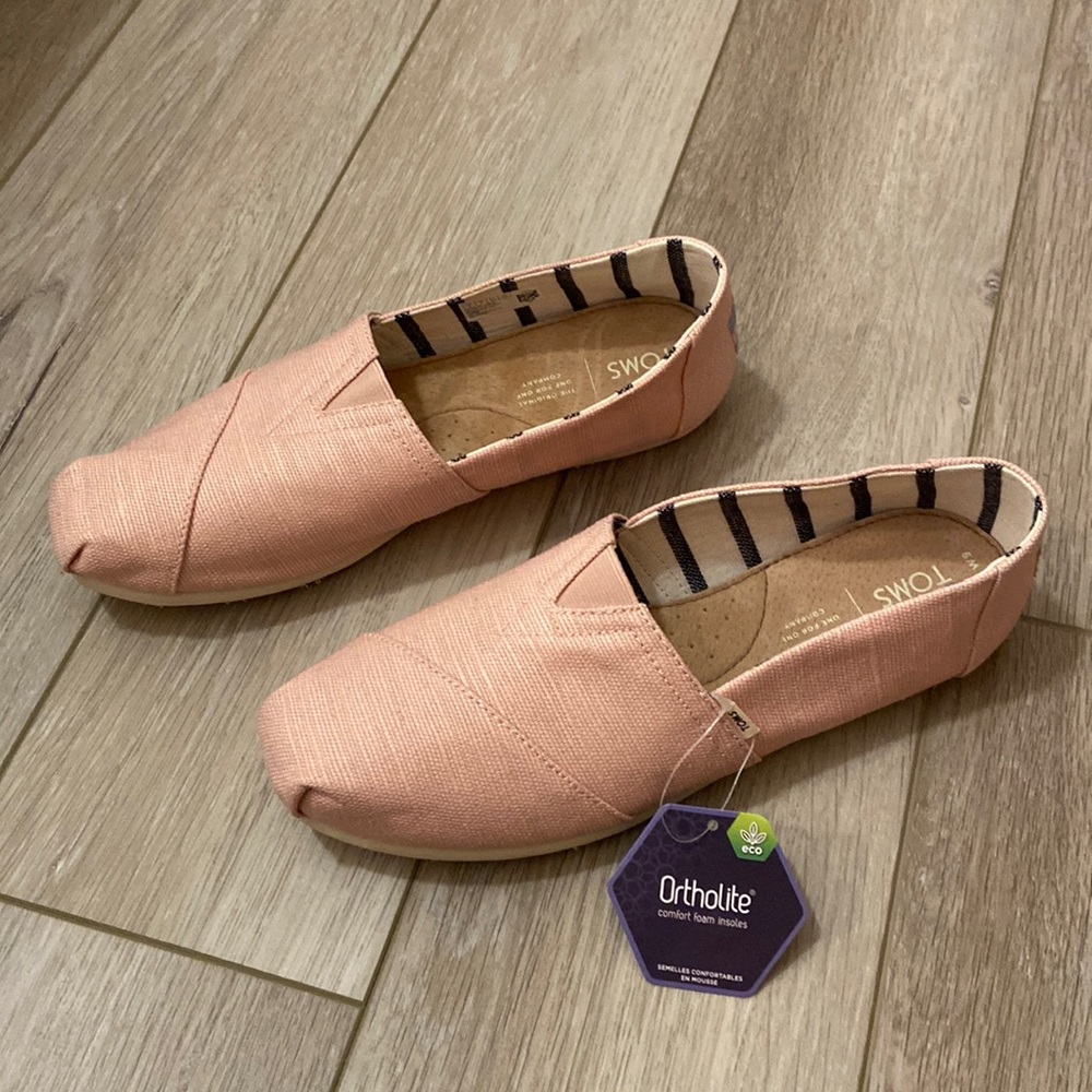 TOMS New w/ tags Women’s Canvas Shoes